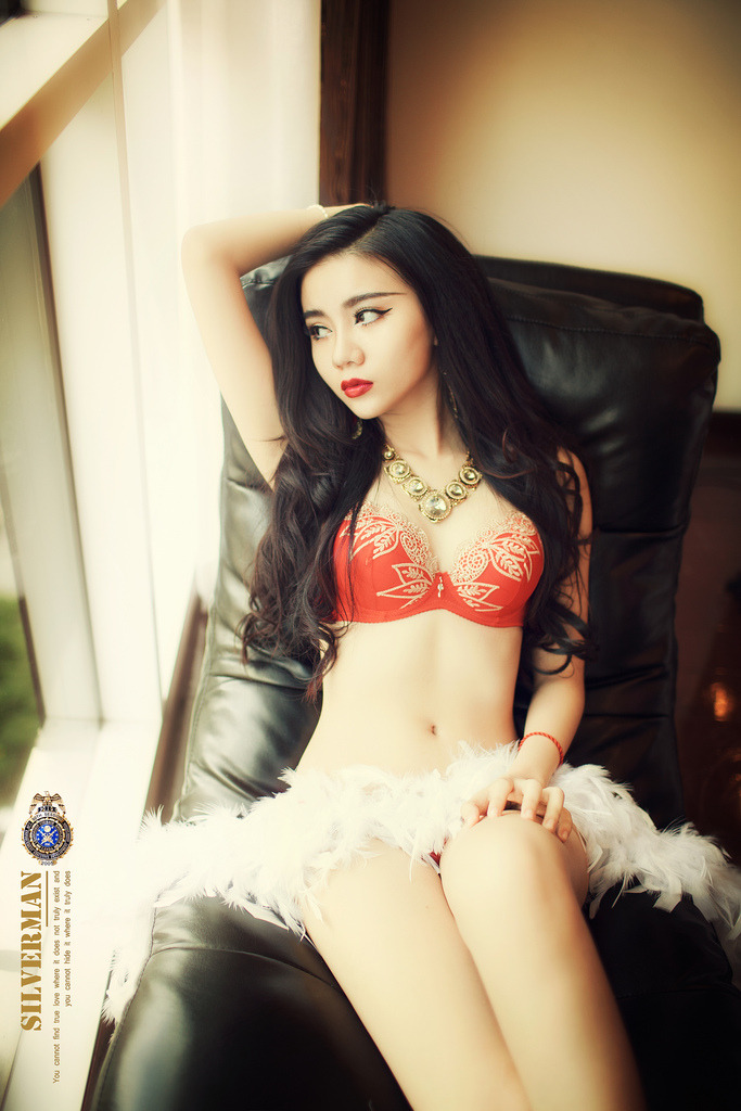 善良的女秘书的目的免费